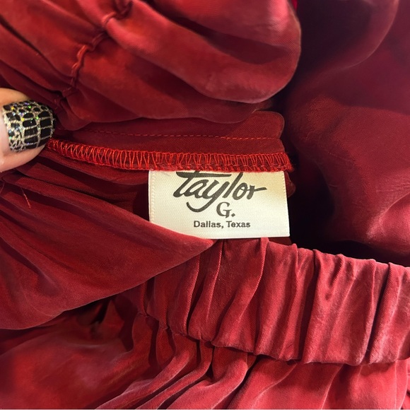 Taylor G Dallas Dark Red Burgundy Tiered westernTiered Western Skirt Sm/Med EUC - Picture 4 of 6